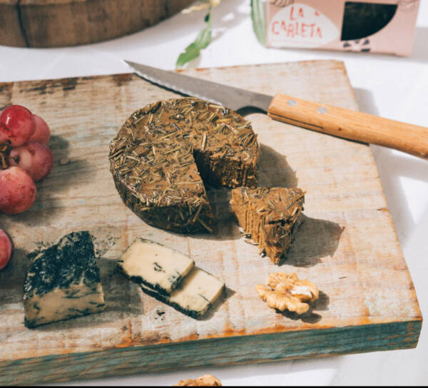 tomate ajo negro y romero romarin tomate ail noir fromage alternative vegan la carleta belgique